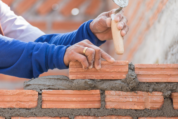 Nuevas restricciones: obras en construcción sí, inmobiliarias en remoto